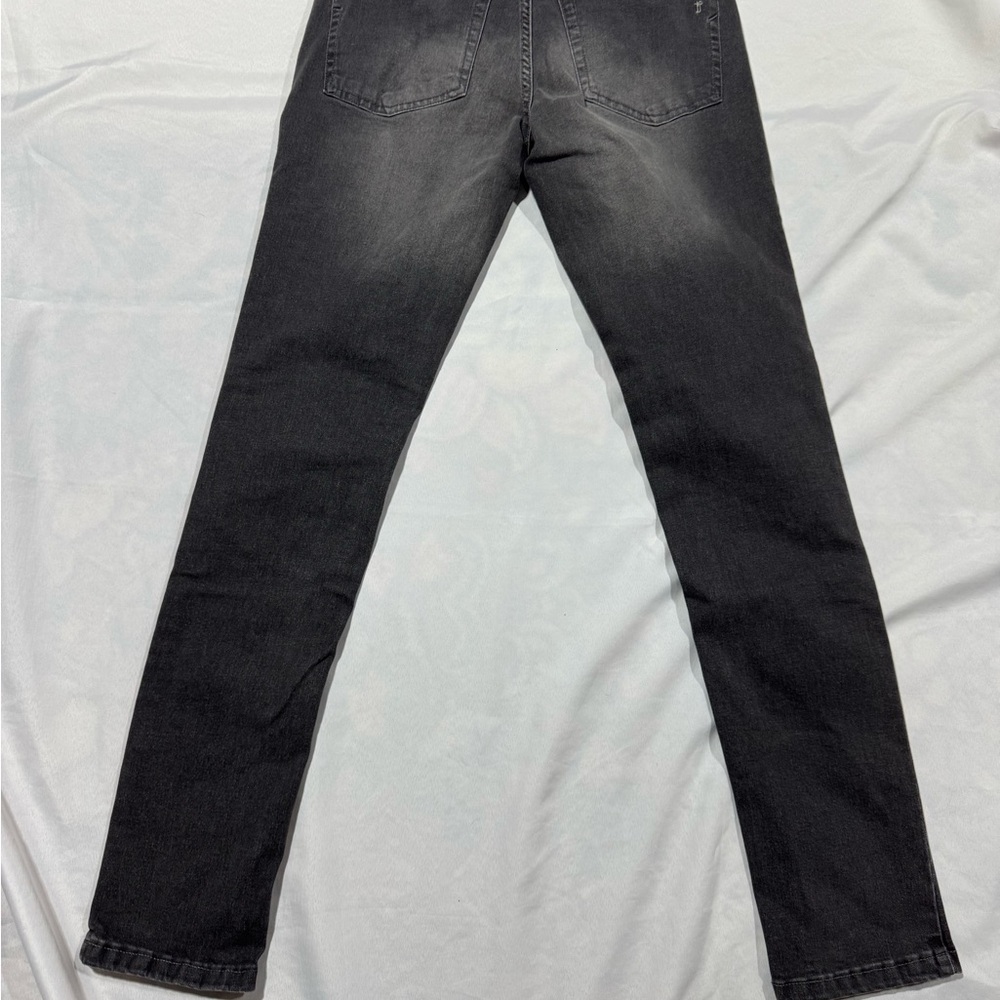 The Perfect Jean - Picture 5 of 6